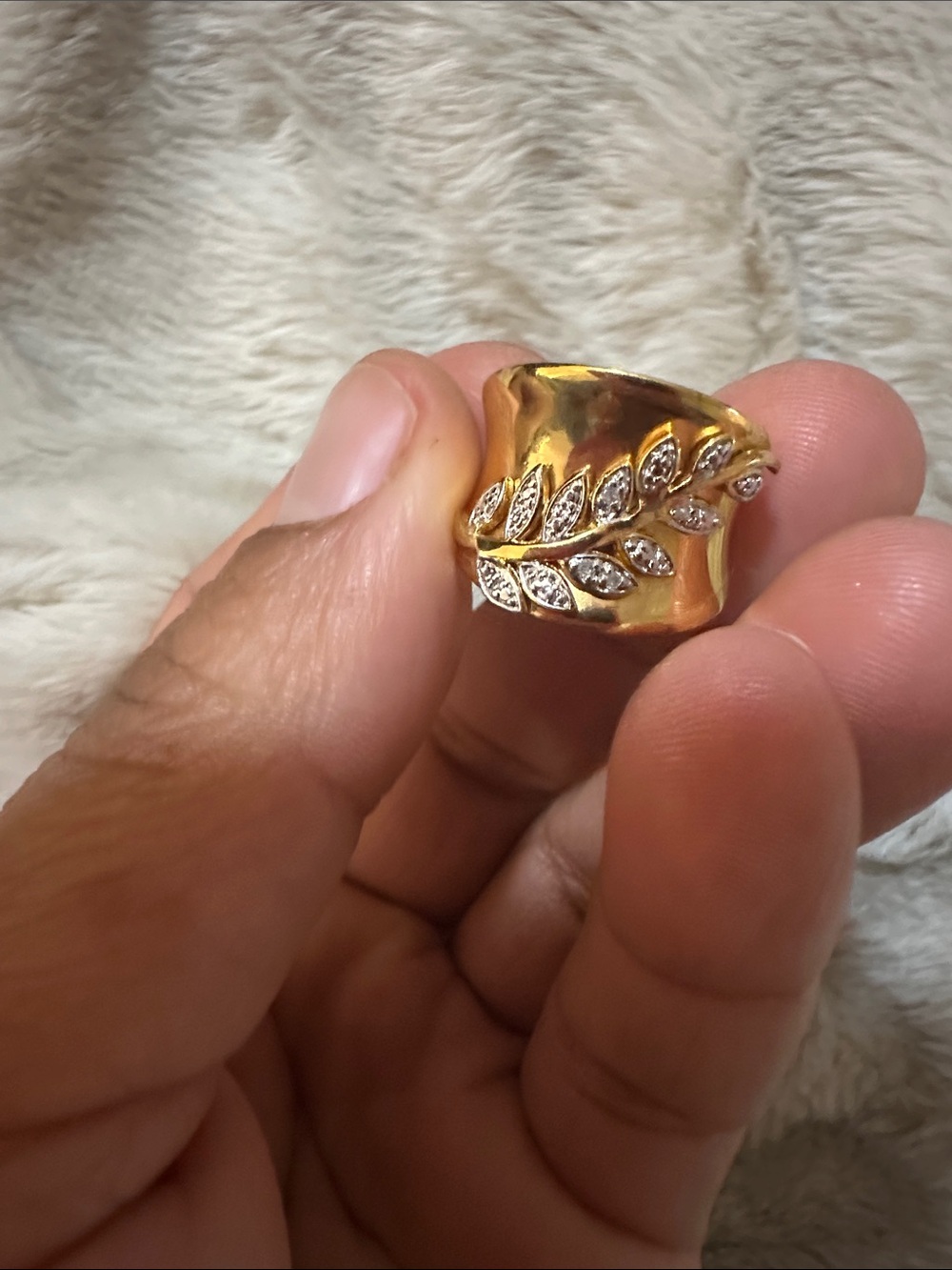 Gold Leaf Pavé Band Ring - Elegant Women's Jewelry